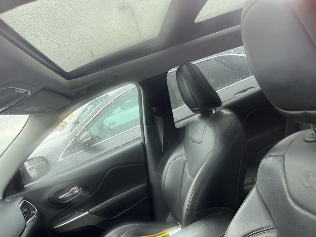 Thumbnail: 2021 Jeep Cherokee - 25