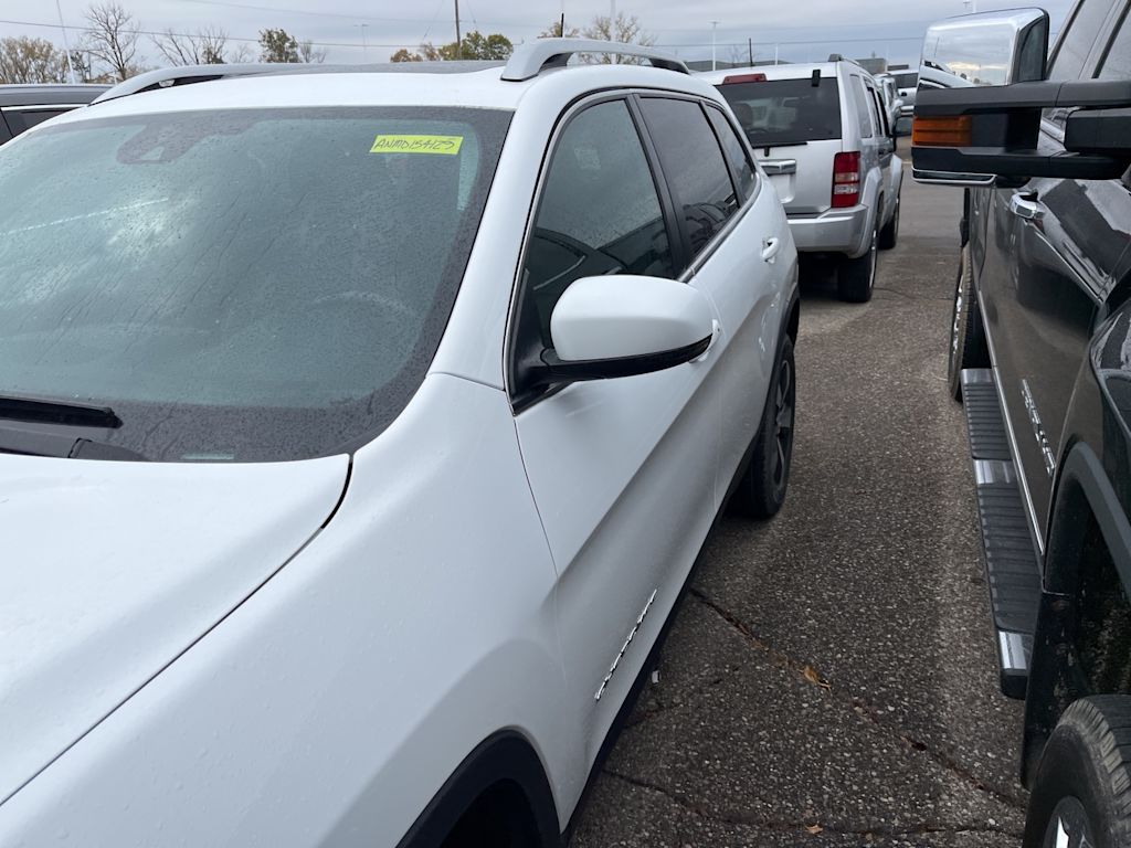 Thumbnail: 2021 Jeep Cherokee - 12