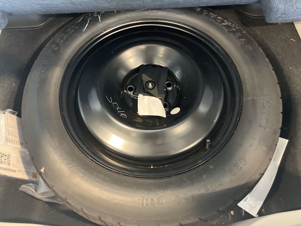 Thumbnail: 2019 Jeep Cherokee - 32