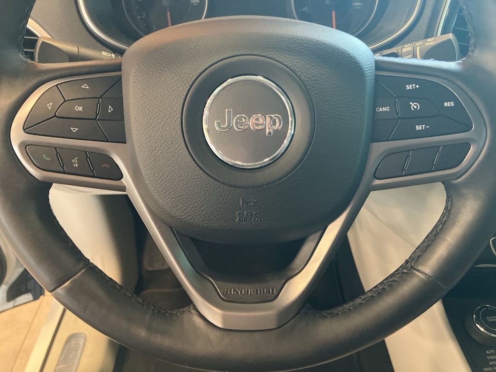 Thumbnail: 2019 Jeep Cherokee - 22