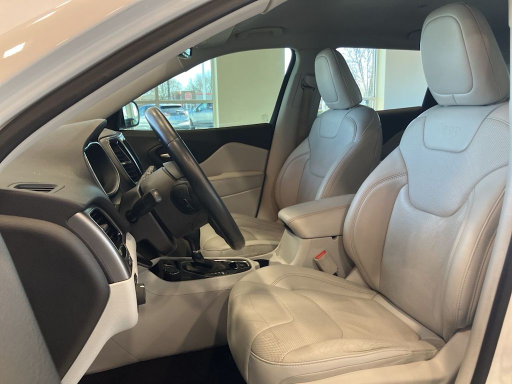 Thumbnail: 2019 Jeep Cherokee - 8