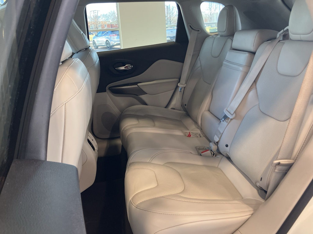 Thumbnail: 2019 Jeep Cherokee - 9