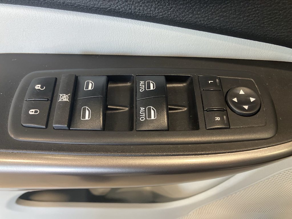 Thumbnail: 2019 Jeep Cherokee - 19