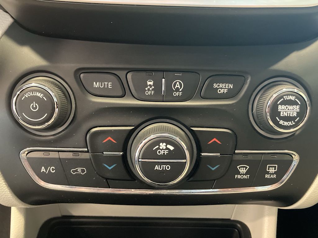 Thumbnail: 2019 Jeep Cherokee - 23