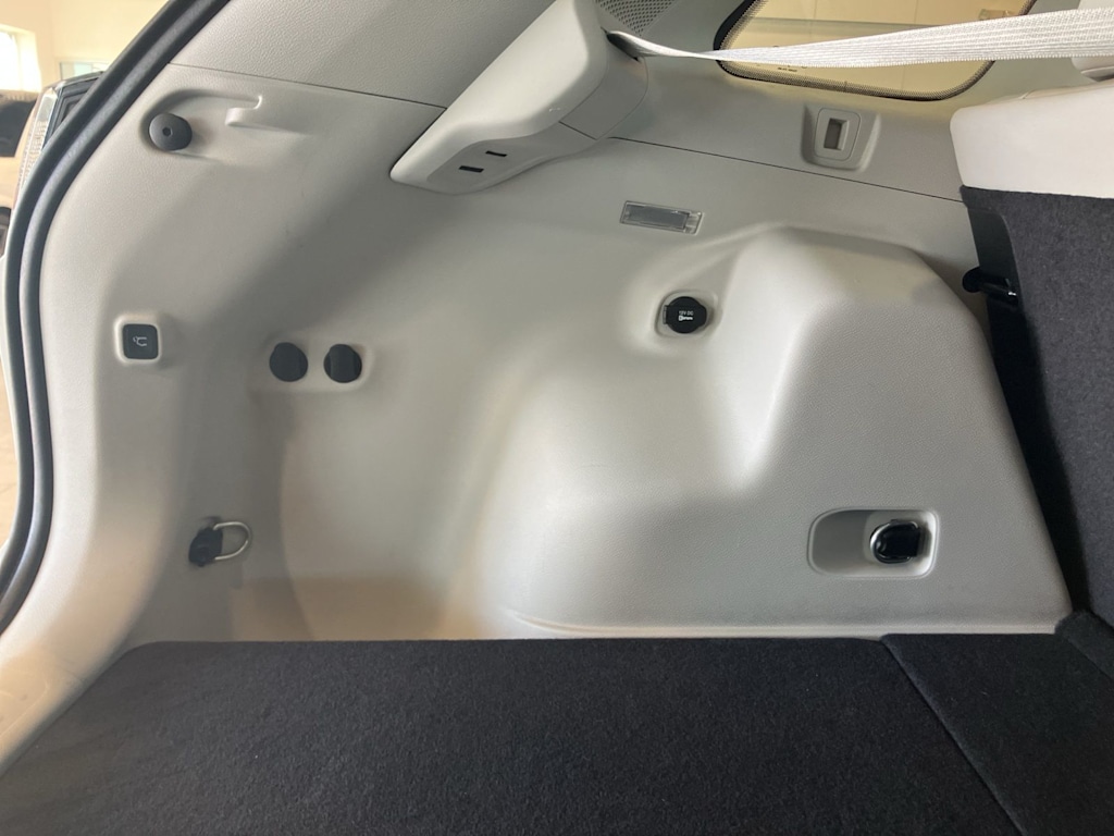 Thumbnail: 2019 Jeep Cherokee - 30