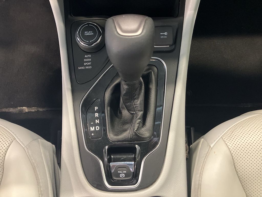 Thumbnail: 2019 Jeep Cherokee - 11