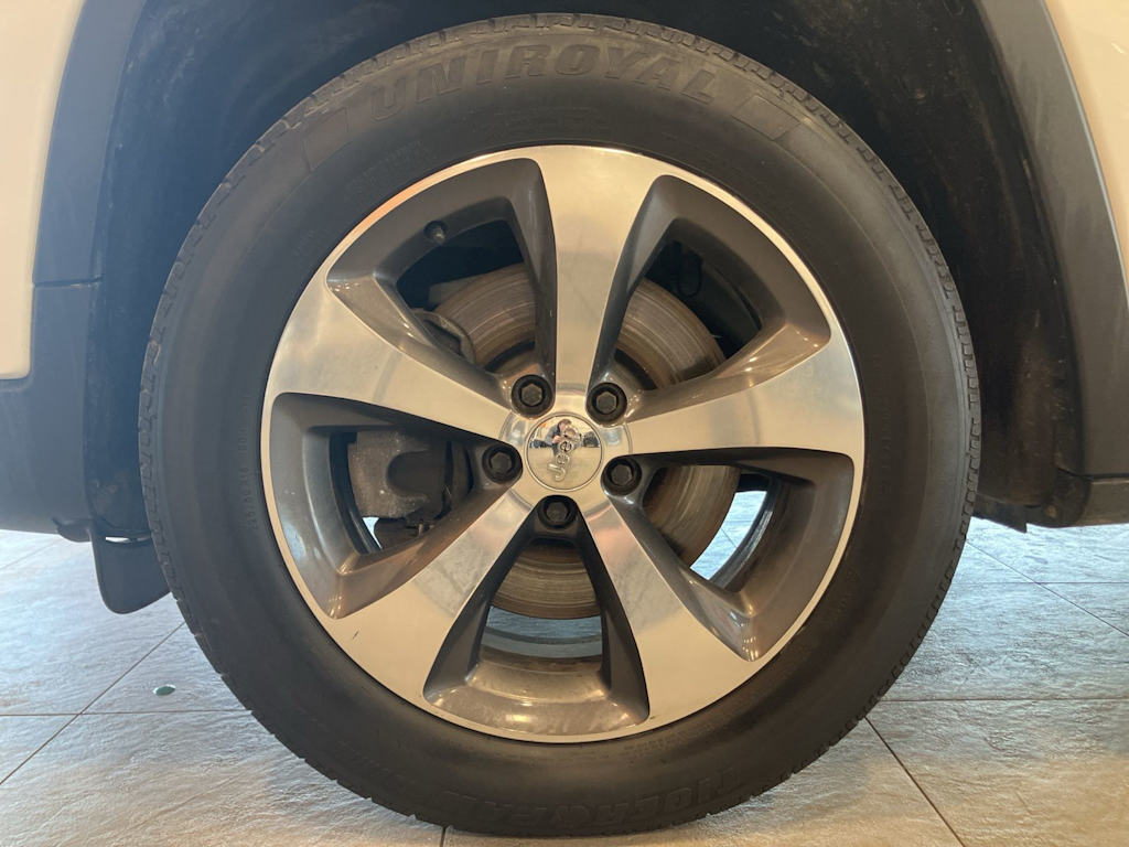 Thumbnail: 2019 Jeep Cherokee - 7