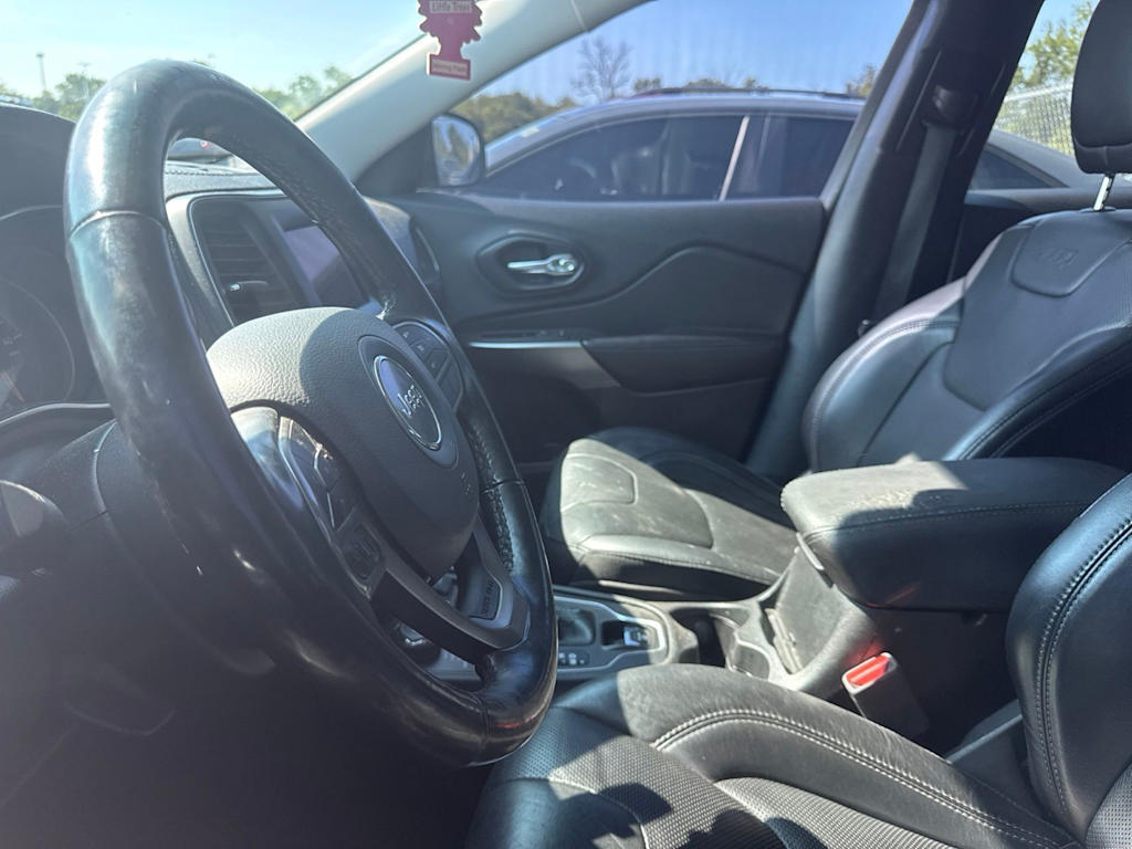 Thumbnail: 2021 Jeep Cherokee - 34