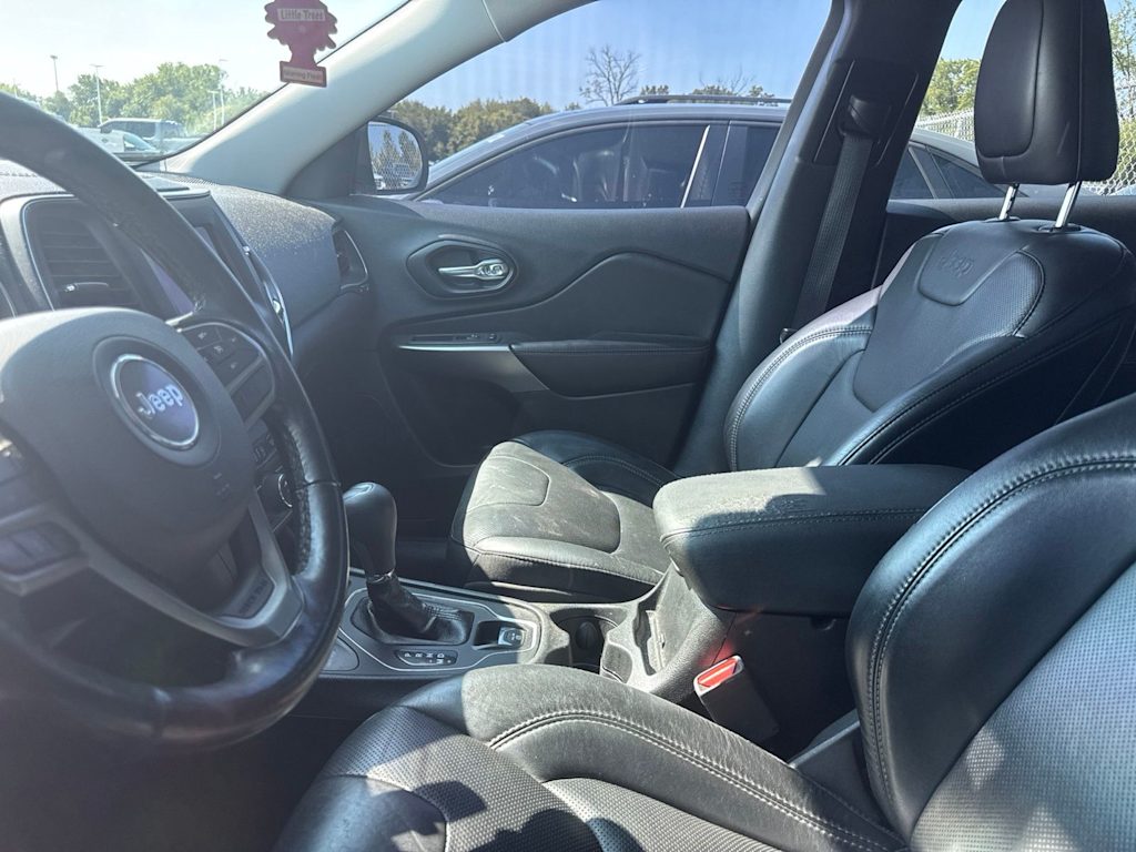 Thumbnail: 2021 Jeep Cherokee - 33