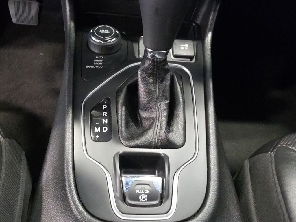 Thumbnail: 2021 Jeep Cherokee - 11