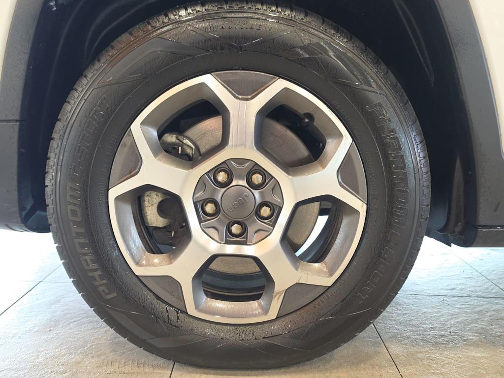 Thumbnail: 2021 Jeep Cherokee - 7