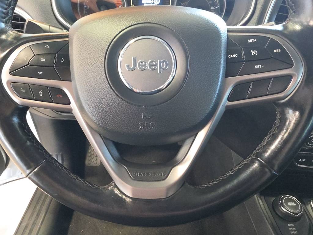 Thumbnail: 2021 Jeep Cherokee - 23