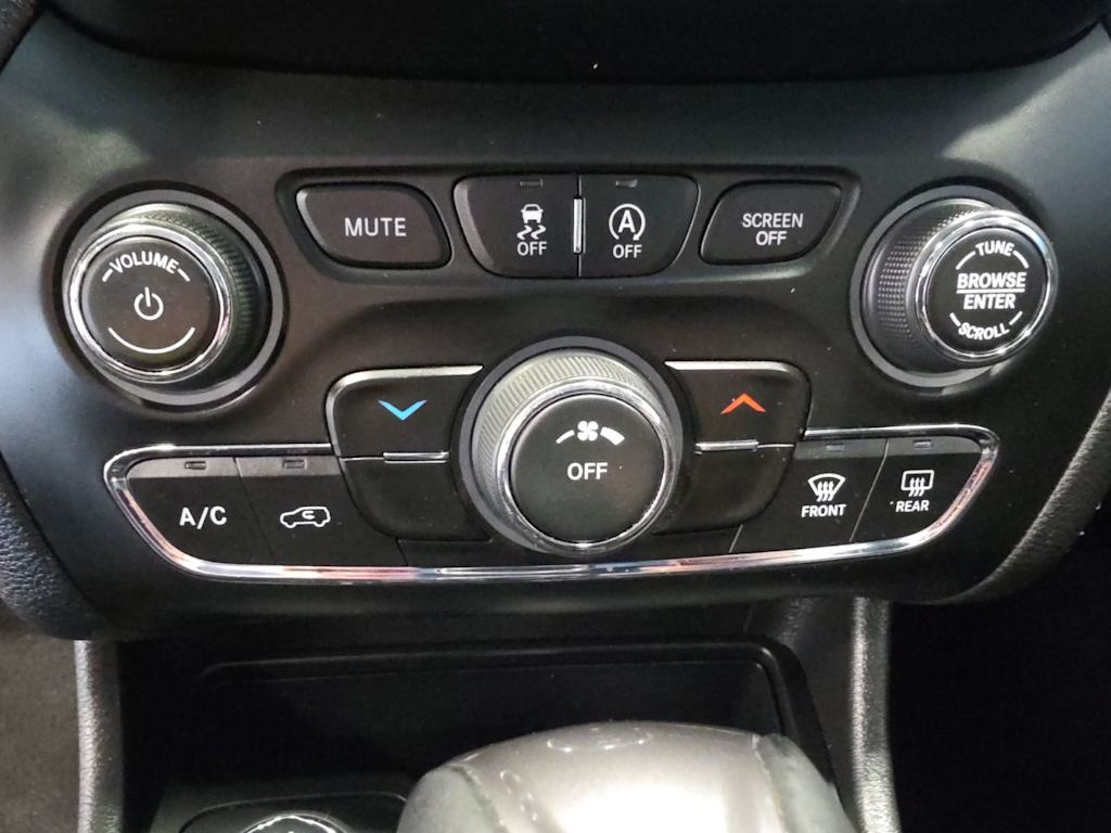 Thumbnail: 2021 Jeep Cherokee - 25