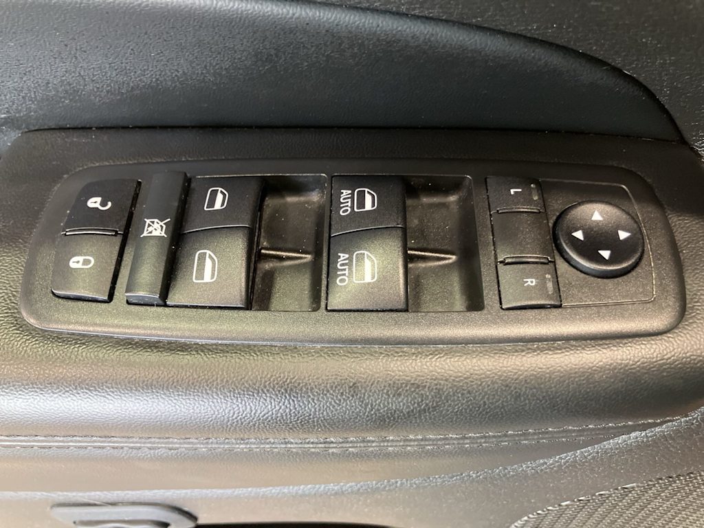 Thumbnail: 2019 Jeep Grand Cherokee - 20