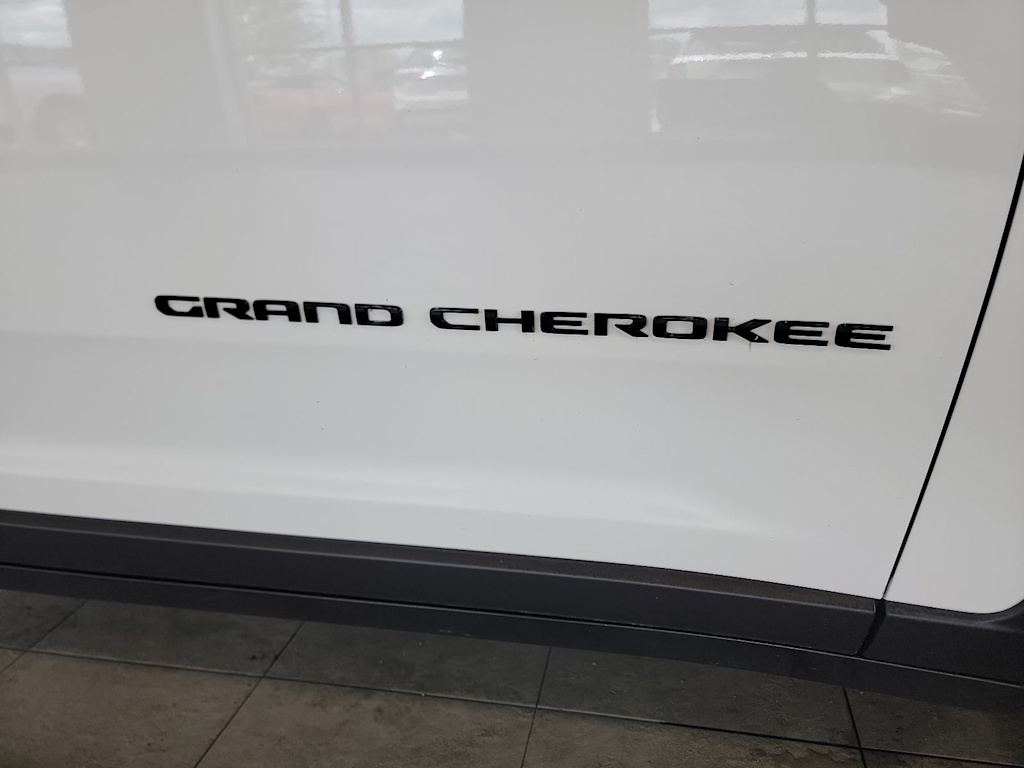 Thumbnail: 2023 Jeep Grand Cherokee - 7