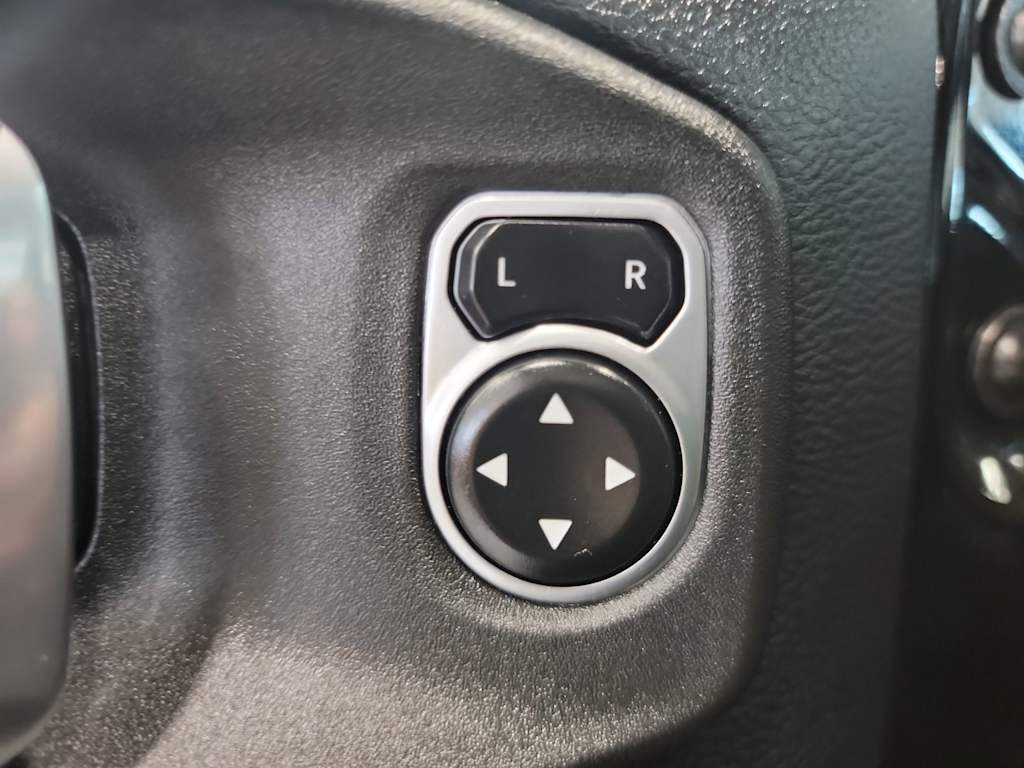 Thumbnail: 2023 Jeep Gladiator - 18