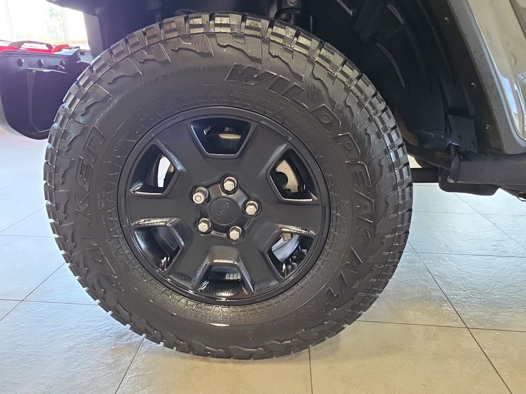 Thumbnail: 2021 Jeep Gladiator - 7