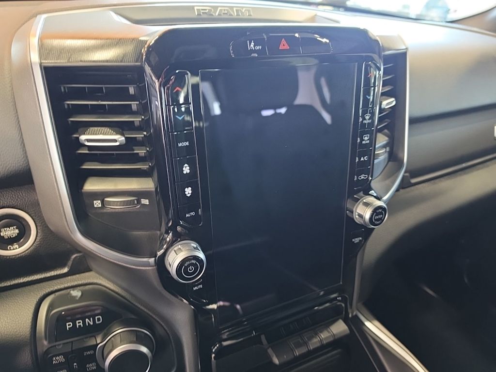Thumbnail: 2025 RAM 1500 - 9