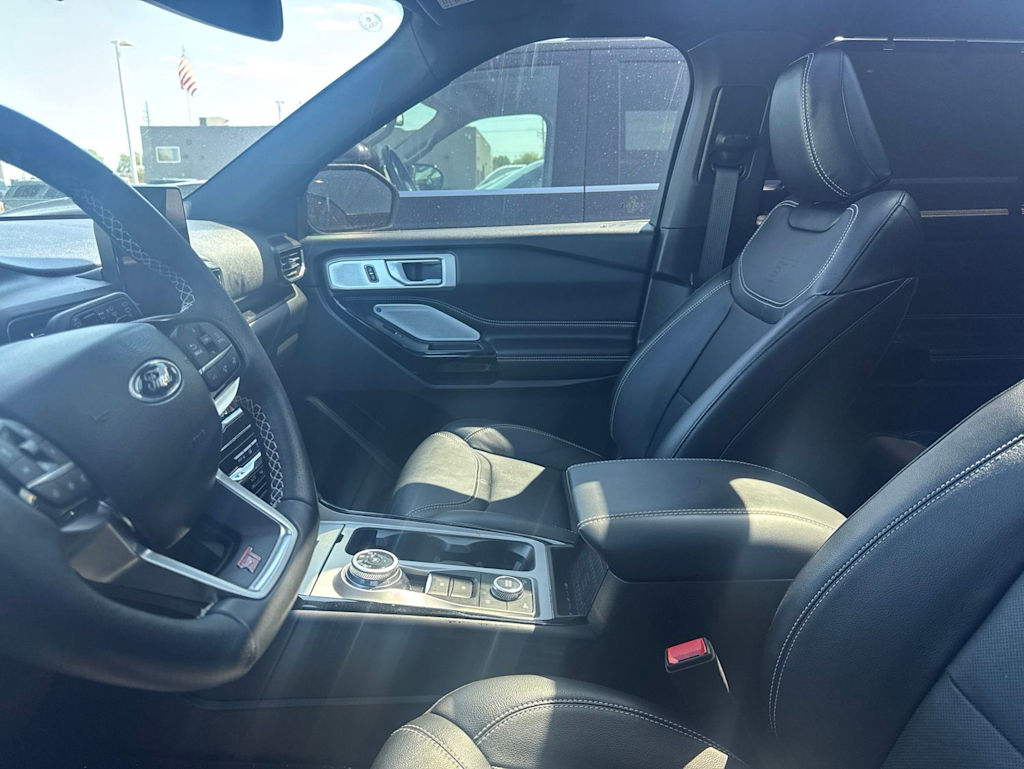 Thumbnail: 2023 Ford Explorer - 32