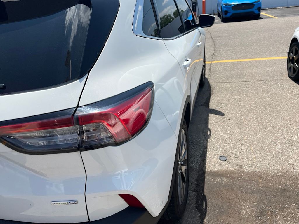 Thumbnail: 2020 Ford Escape - 21