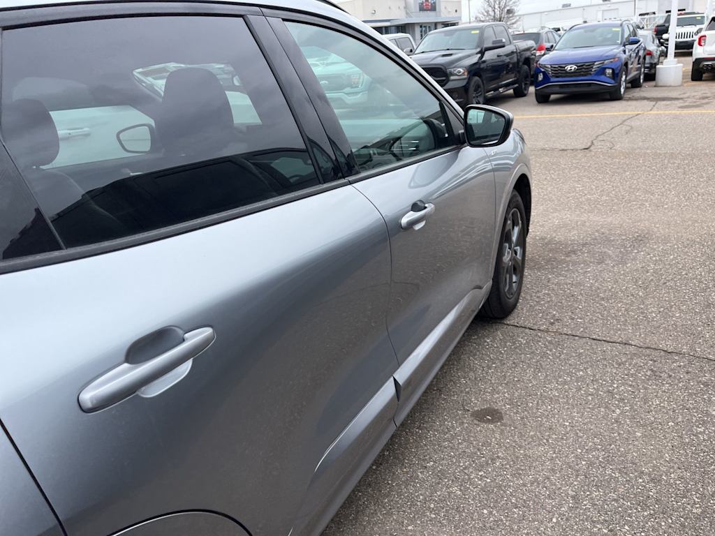 Thumbnail: 2023 Ford Escape - 20