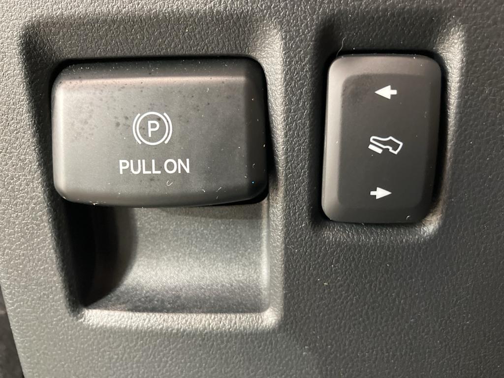 Thumbnail: 2023 Ford Expedition - 25