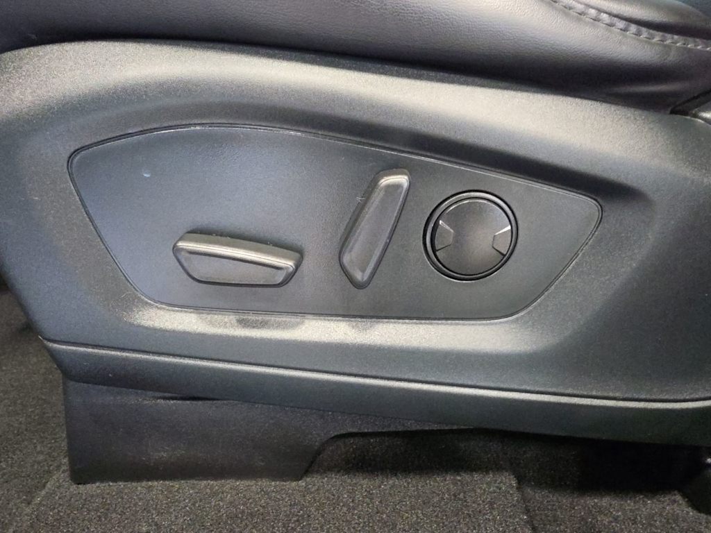 Thumbnail: 2021 Ford Explorer - 25