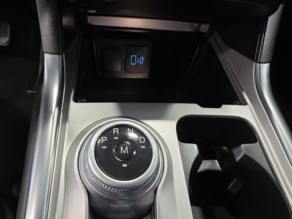 Thumbnail: 2020 Ford Explorer - 31