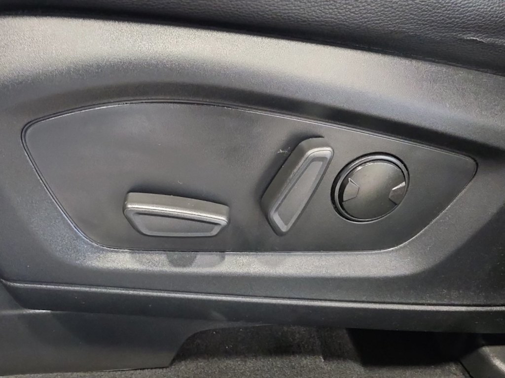 Thumbnail: 2020 Ford Explorer - 26