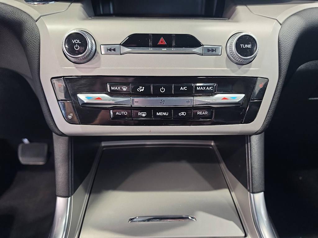 Thumbnail: 2023 Ford Explorer - 28