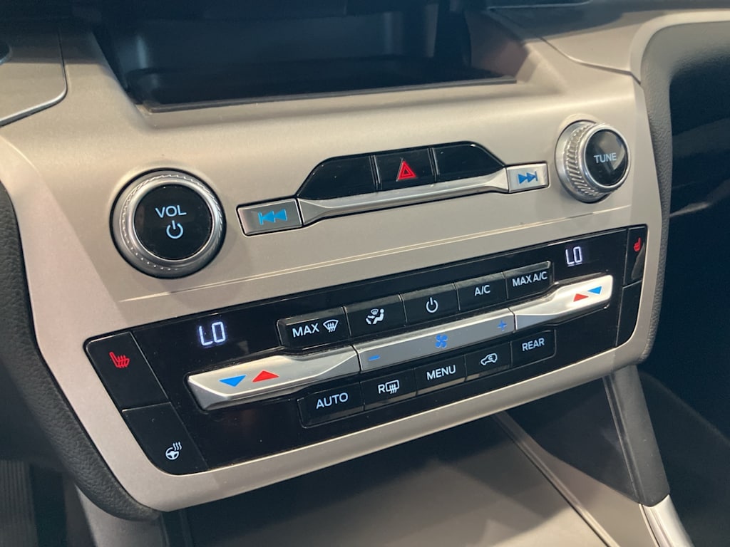 Thumbnail: 2021 Ford Explorer - 24