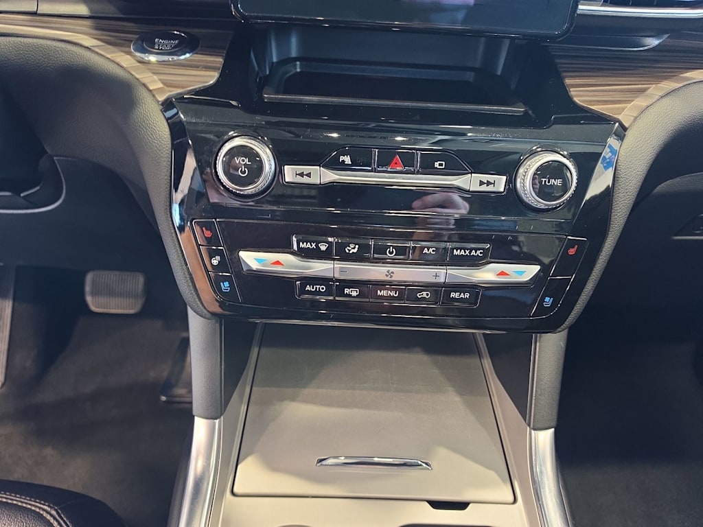 Thumbnail: 2022 Ford Explorer - 28