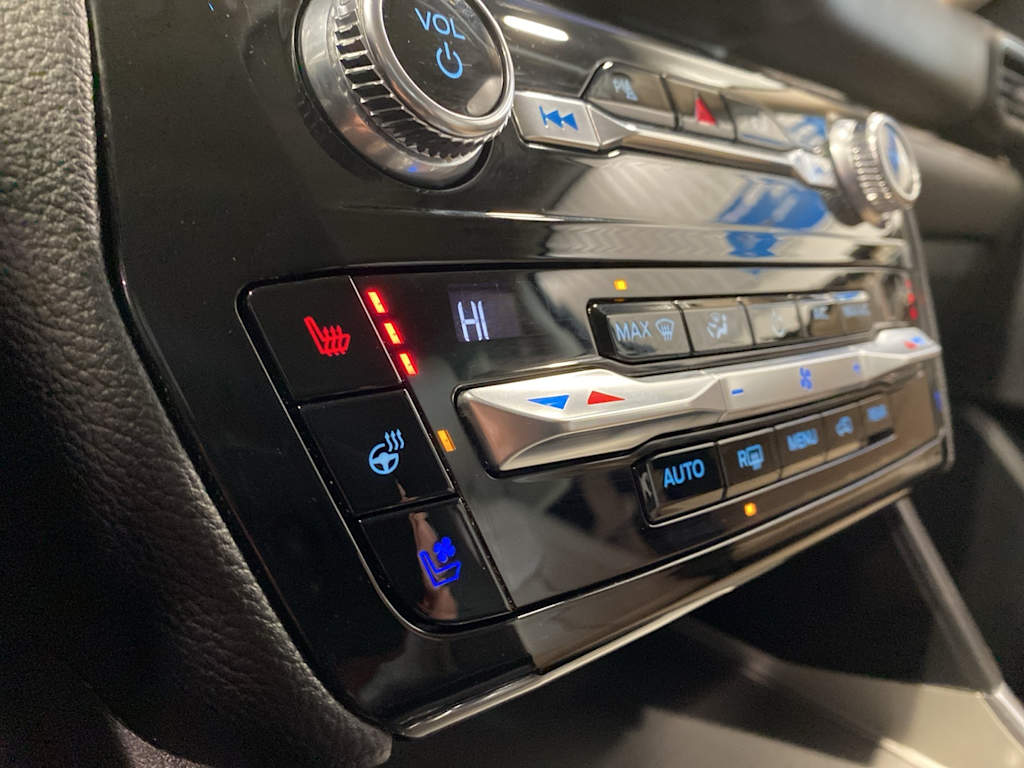 Thumbnail: 2021 Ford Explorer - 25