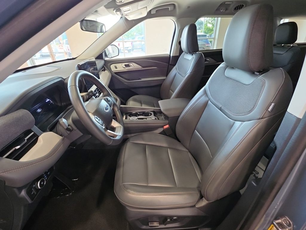 Thumbnail: 2025 Ford Explorer - 8