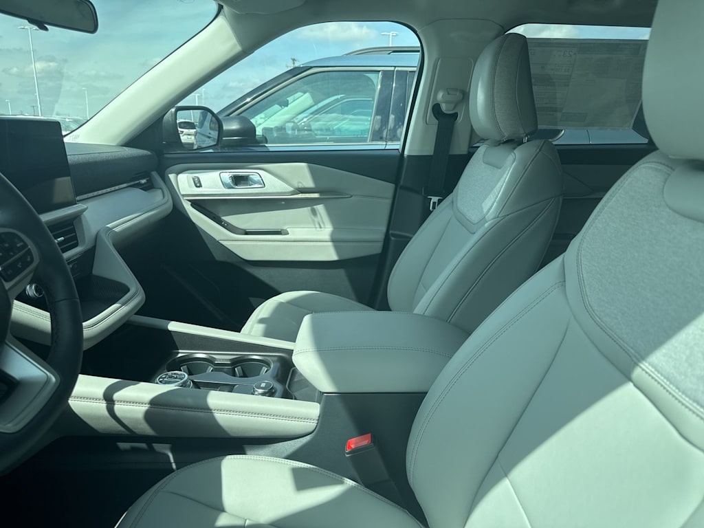 Thumbnail: 2026 Ford Explorer - 6