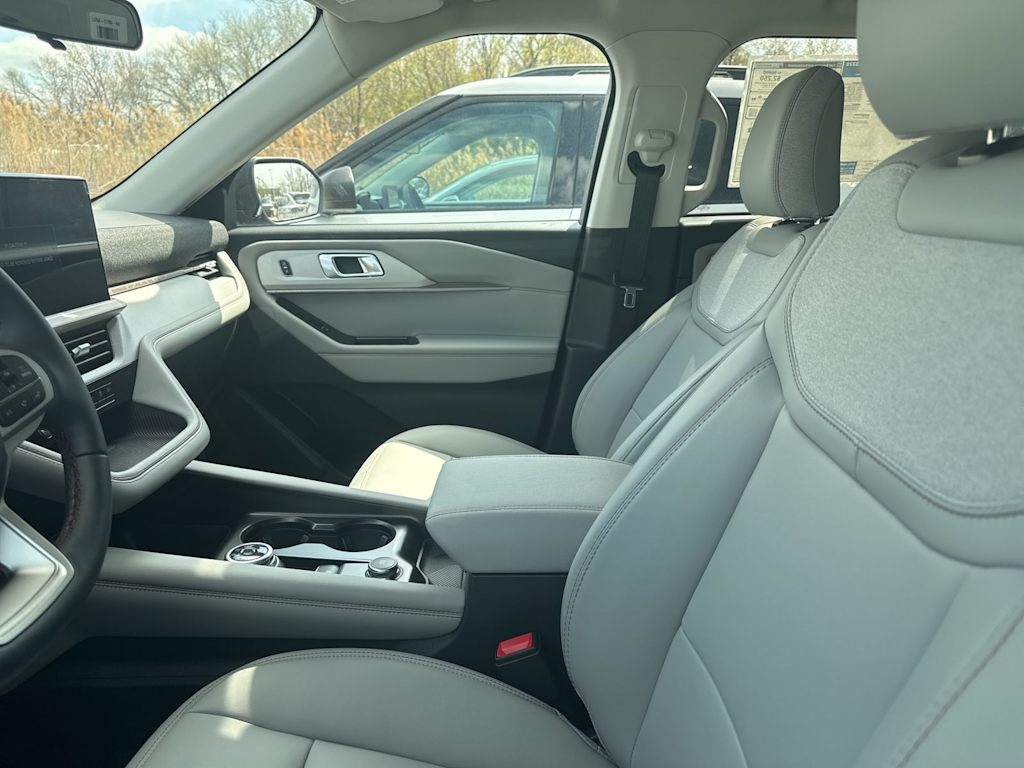 Thumbnail: 2026 Ford Explorer - 6
