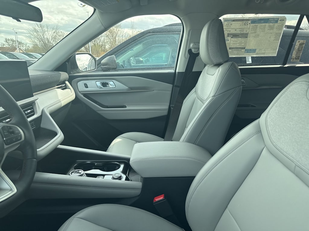Thumbnail: 2026 Ford Explorer - 6