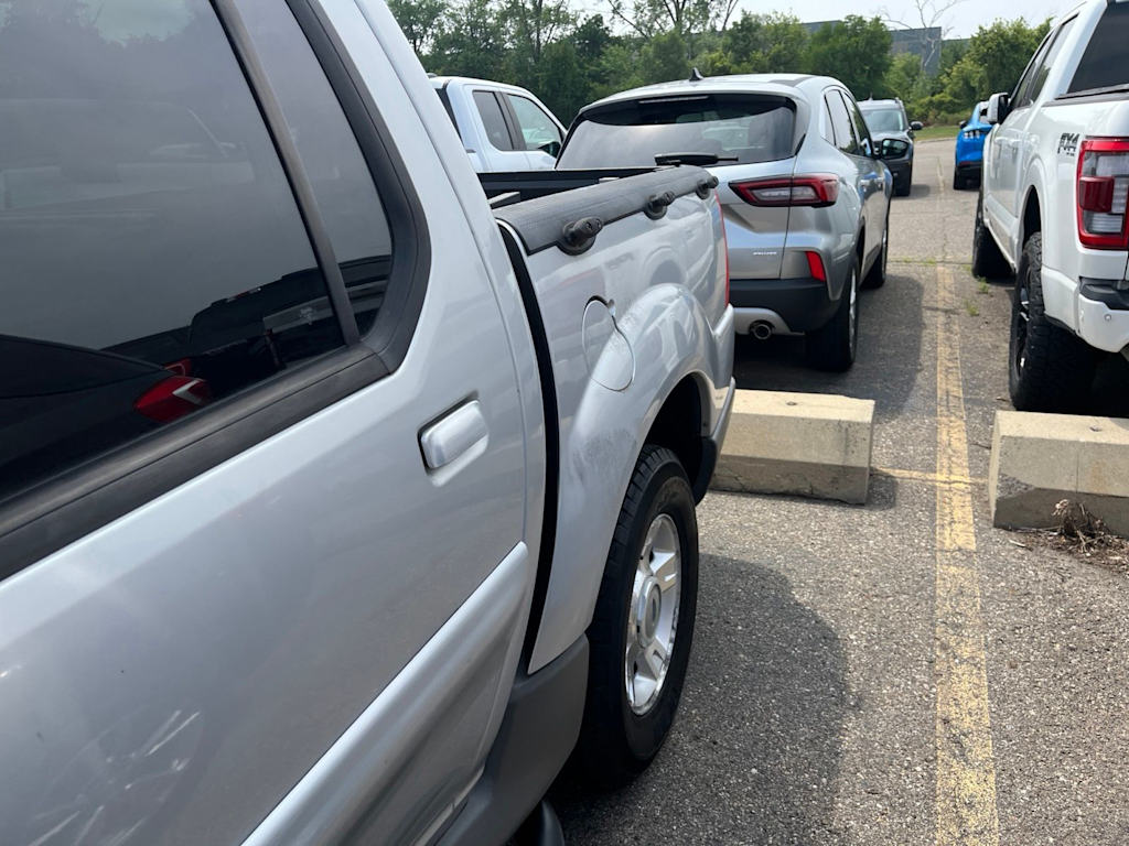 Thumbnail: 2001 Ford Explorer Sport Trac - 9