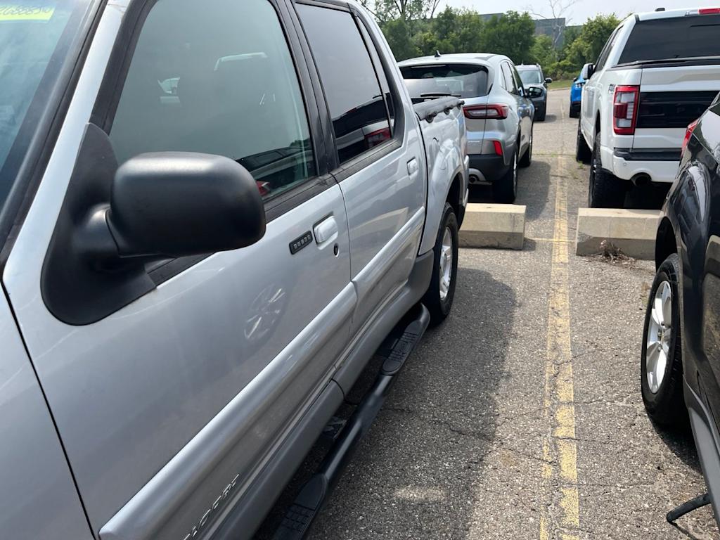 Thumbnail: 2001 Ford Explorer Sport Trac - 8