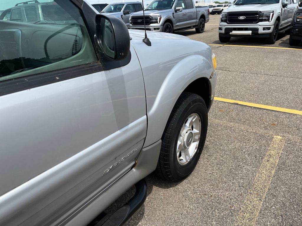 Thumbnail: 2001 Ford Explorer Sport Trac - 24