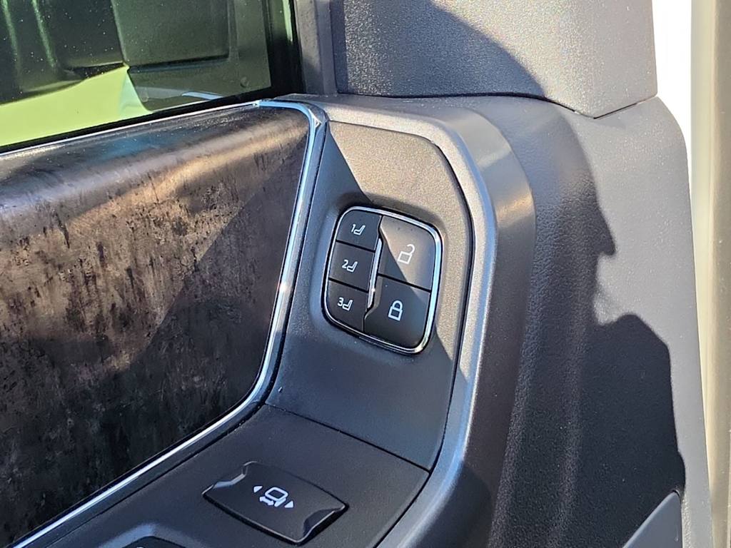 Thumbnail: 2025 Ford F-250 - 28