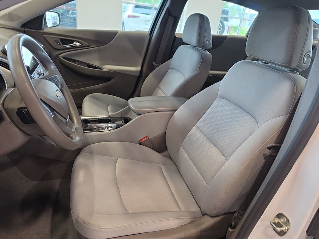 Thumbnail: 2023 Chevrolet Malibu - 8
