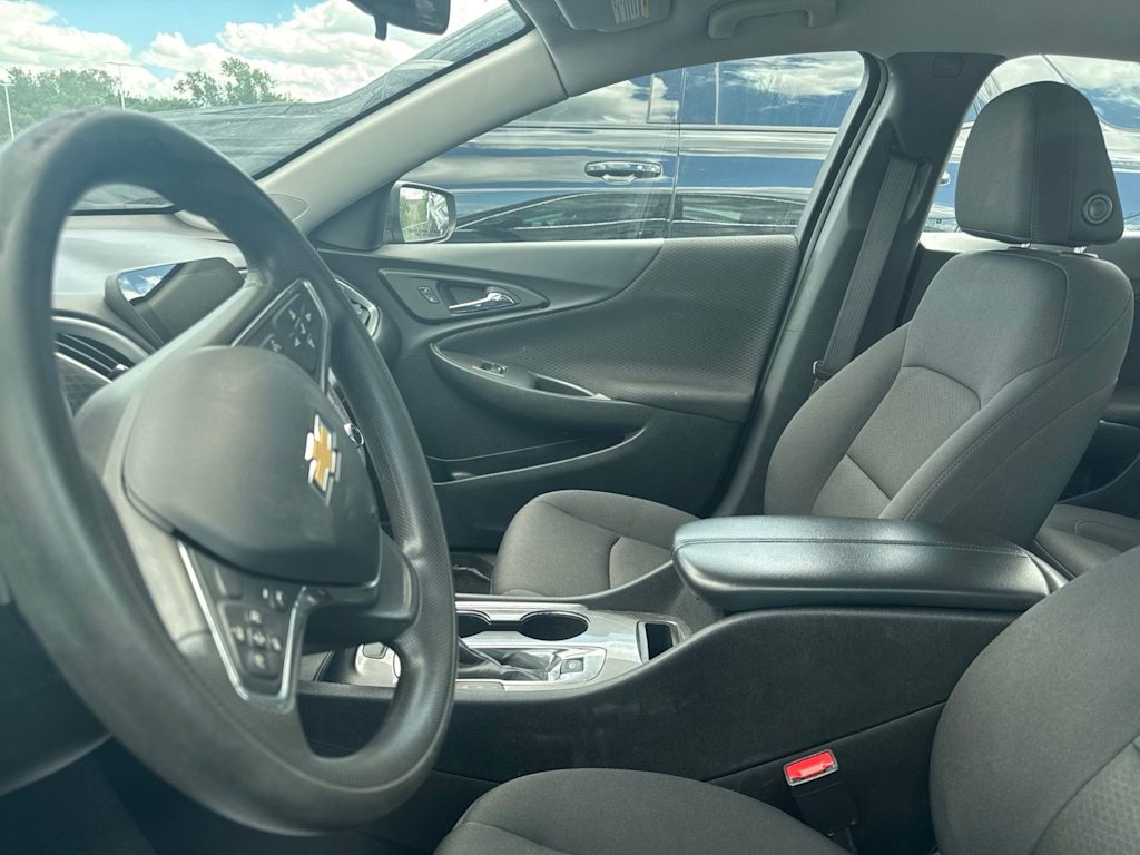 Thumbnail: 2023 Chevrolet Malibu - 32