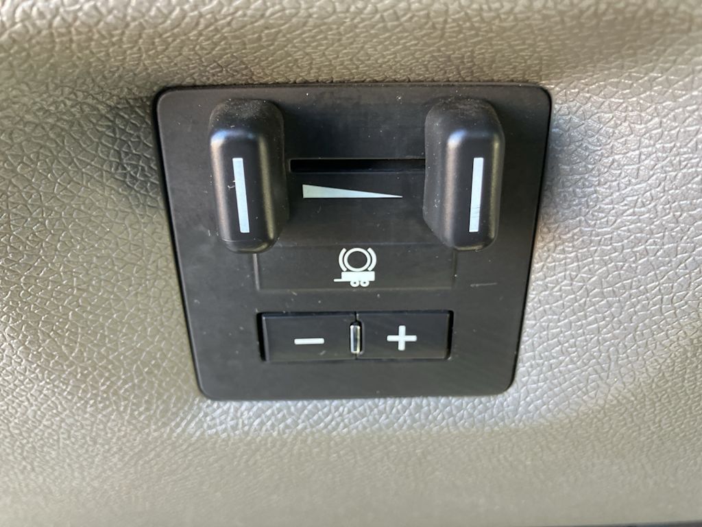 Thumbnail: 2011 Chevrolet Silverado 3500 - 18