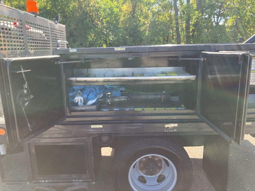 Thumbnail: 2011 Chevrolet Silverado 3500 - 22