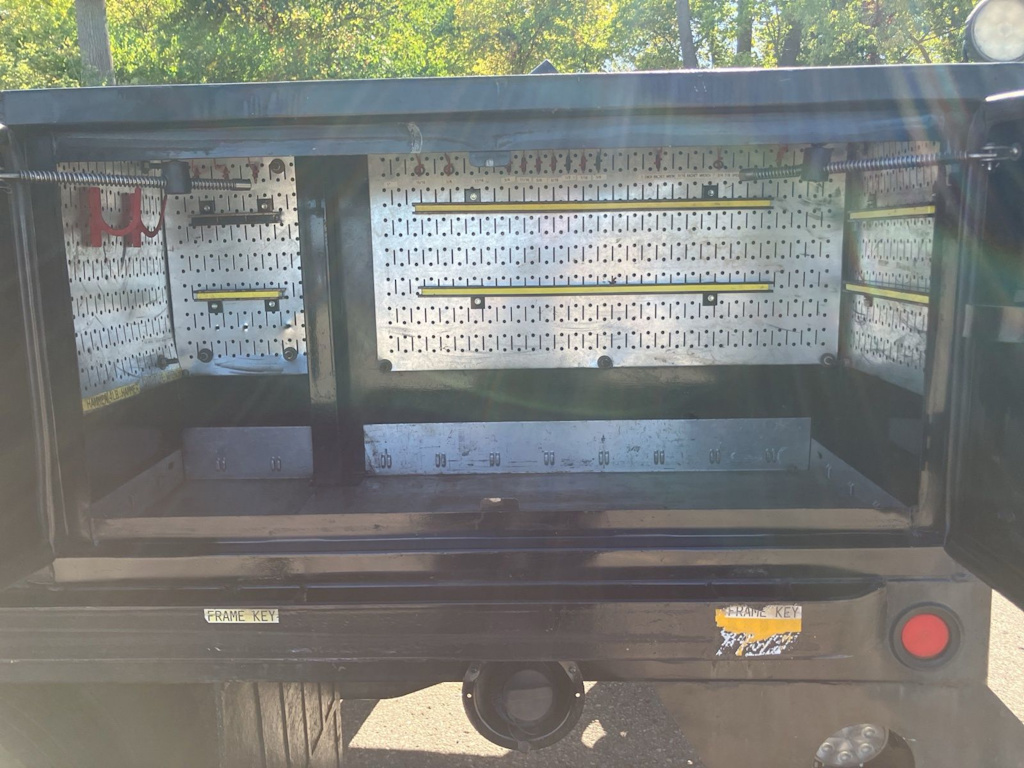 Thumbnail: 2011 Chevrolet Silverado 3500 - 24