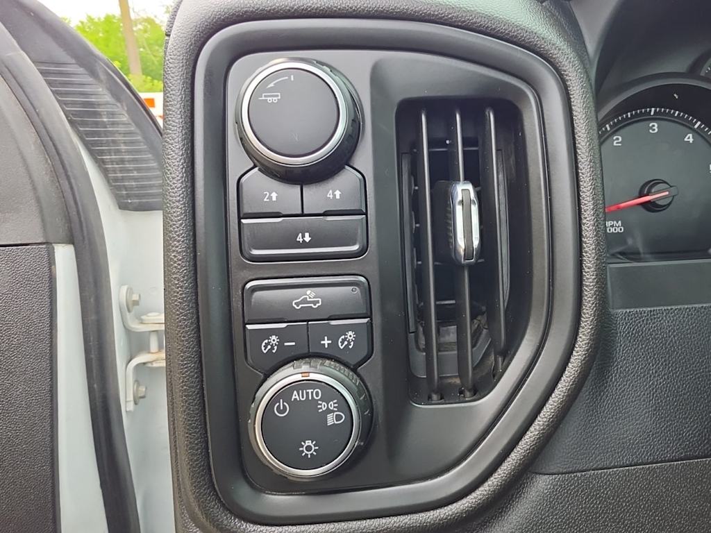 Thumbnail: 2022 Chevrolet Silverado 3500 - 21