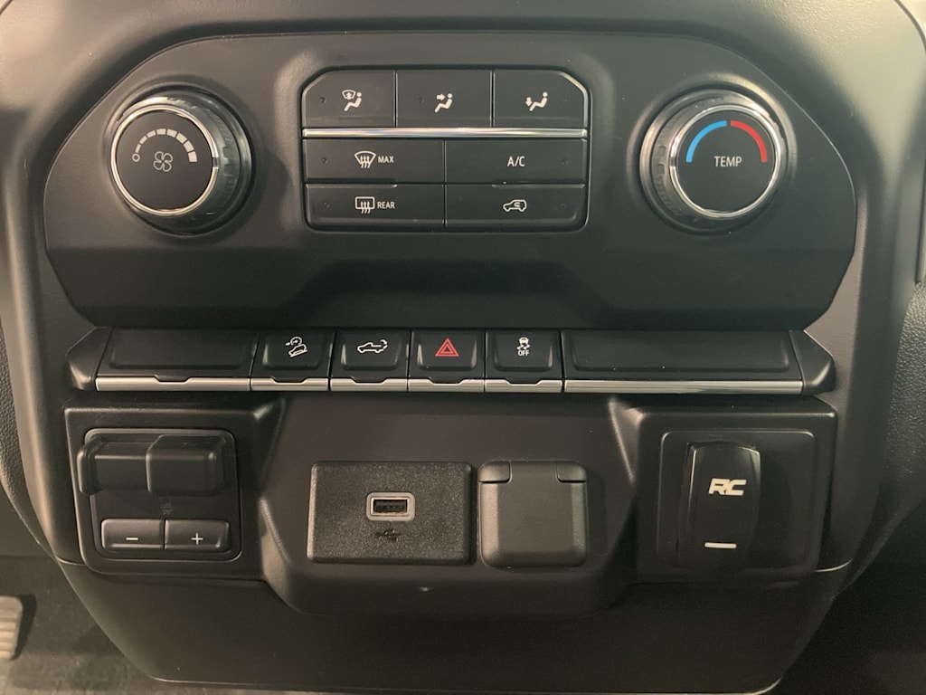 Thumbnail: 2019 Chevrolet Silverado 1500 - 21