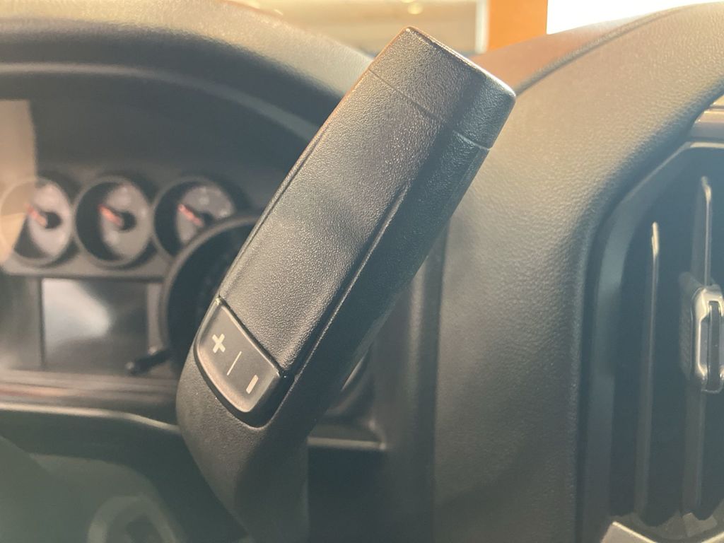 Thumbnail: 2019 Chevrolet Silverado 1500 - 22