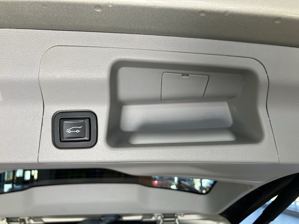 Thumbnail: 2017 GMC Acadia - 32